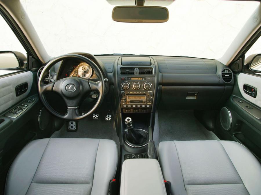  Lexus IS300 Sport 2003 года  (фото 6 из 10)
